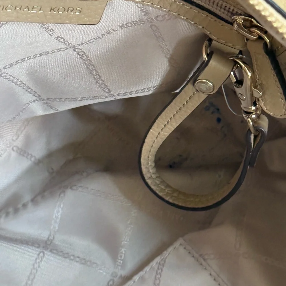 Authentic Michael Kors Izzy Camel Convertible Leather Shoulder Bag Crossbody